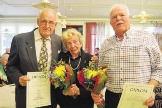 Agneta och Carl-Erik Vænerberg samt Lars-Erik Eriksson är årets stipendiater i Julius Sundbloms minnesstiftelses stipendieutdelning 2018. Agneta och Carl-Erik Vænerberg samt Lars-Erik Eriksson är årets stipendiater i Julius Sundbloms minnesstiftelses stipendieutdelning 2018.